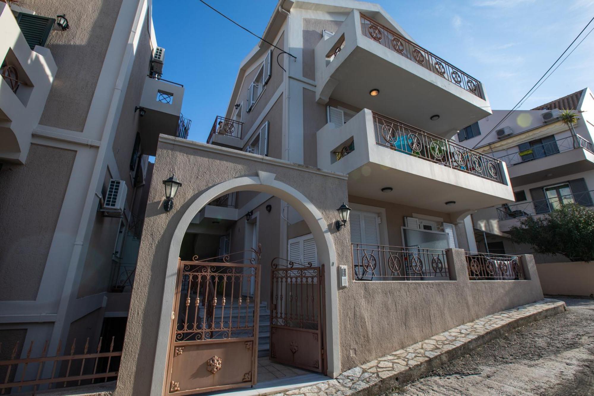 Elena'S Apartment 4 阿尔戈斯托利翁 外观 照片