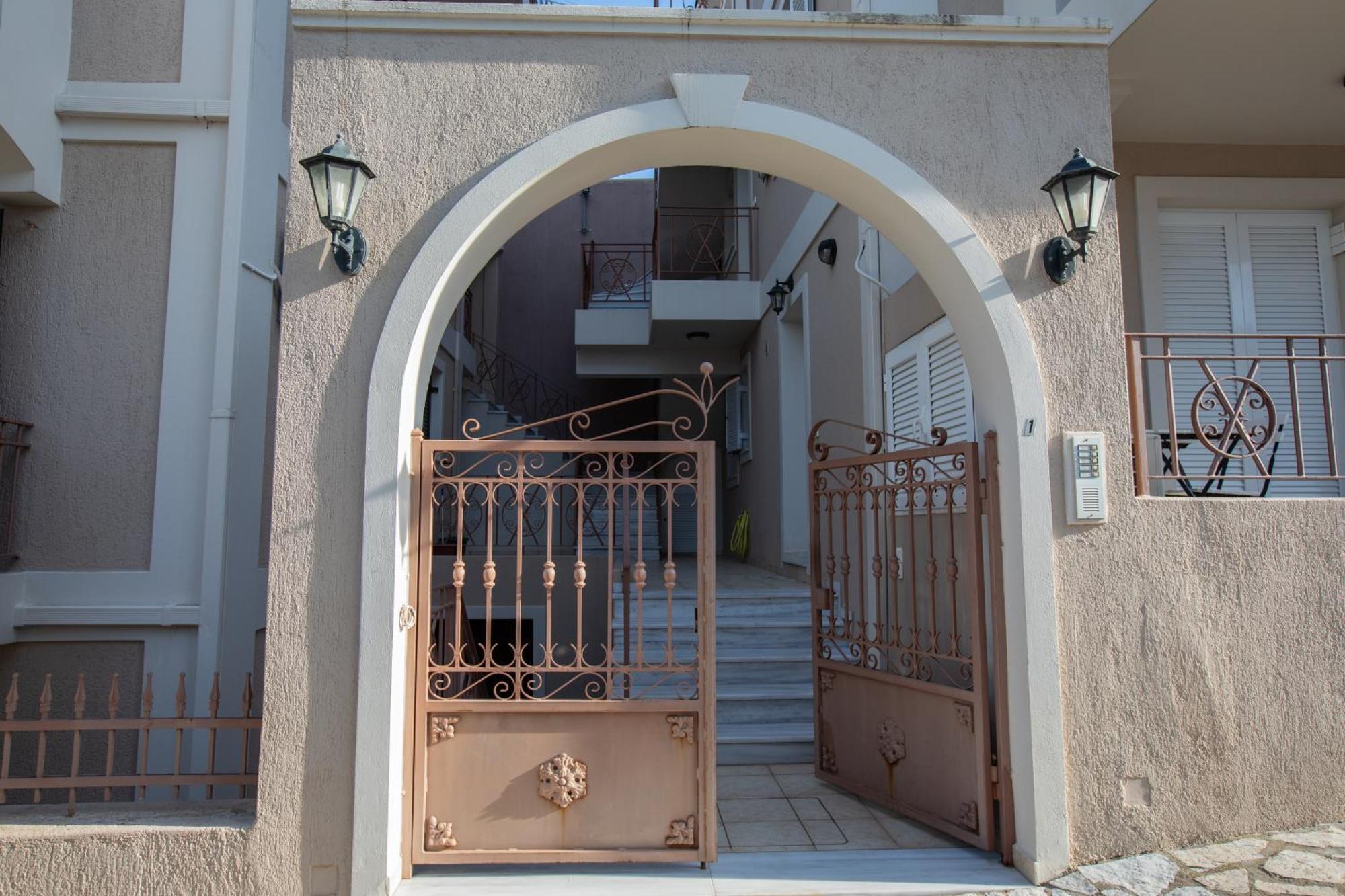 Elena'S Apartment 4 阿尔戈斯托利翁 外观 照片